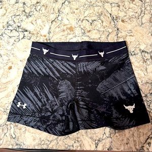 Women’s Under Armour compression shorts